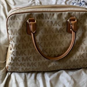 Micheal Kors purse